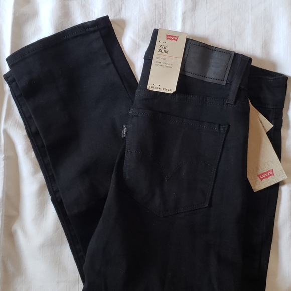 Levi's Jean - Picture 2 of 2